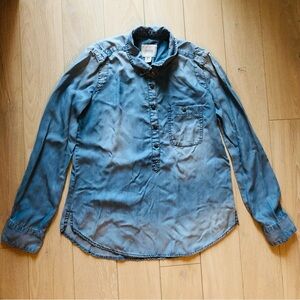 Guess Light Blue Chambray Shirt in Light Blue Size M